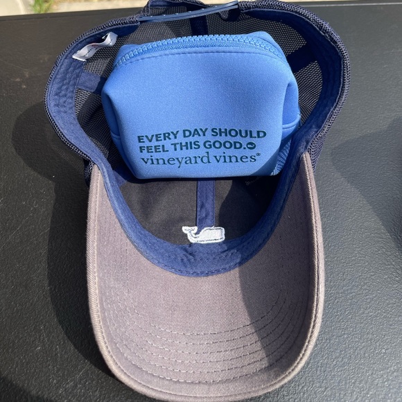Vineyard Vines Cap & Vineyard Vines Pouch - Picture 6 of 6